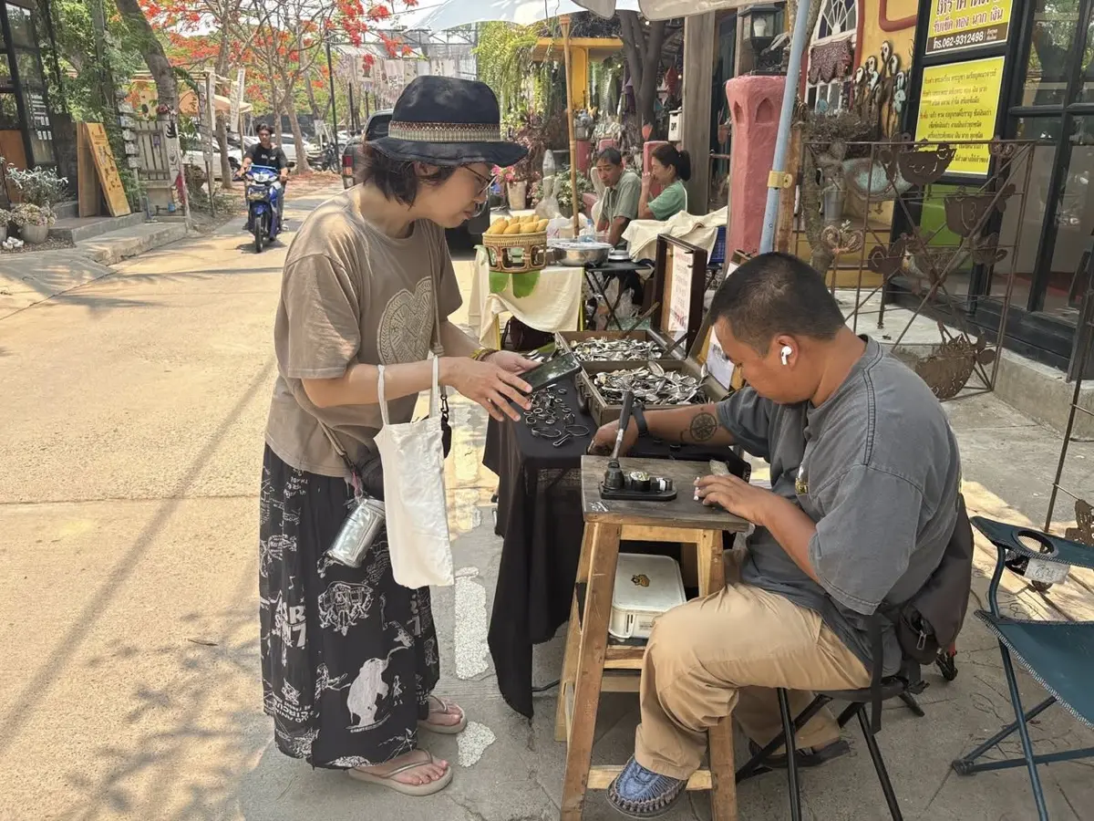 The craftsman polishing your ring to fit