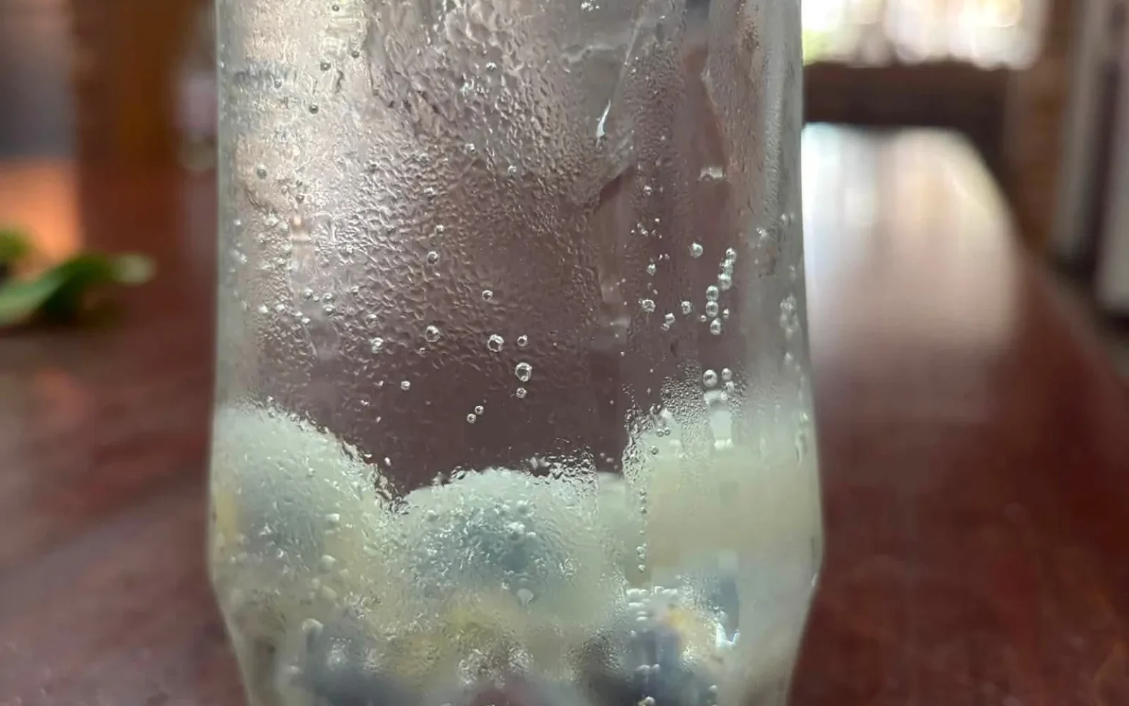 【ラオカオ】4合瓶110バーツ。チェンマイ在住者のタイ焼酎の呑み方