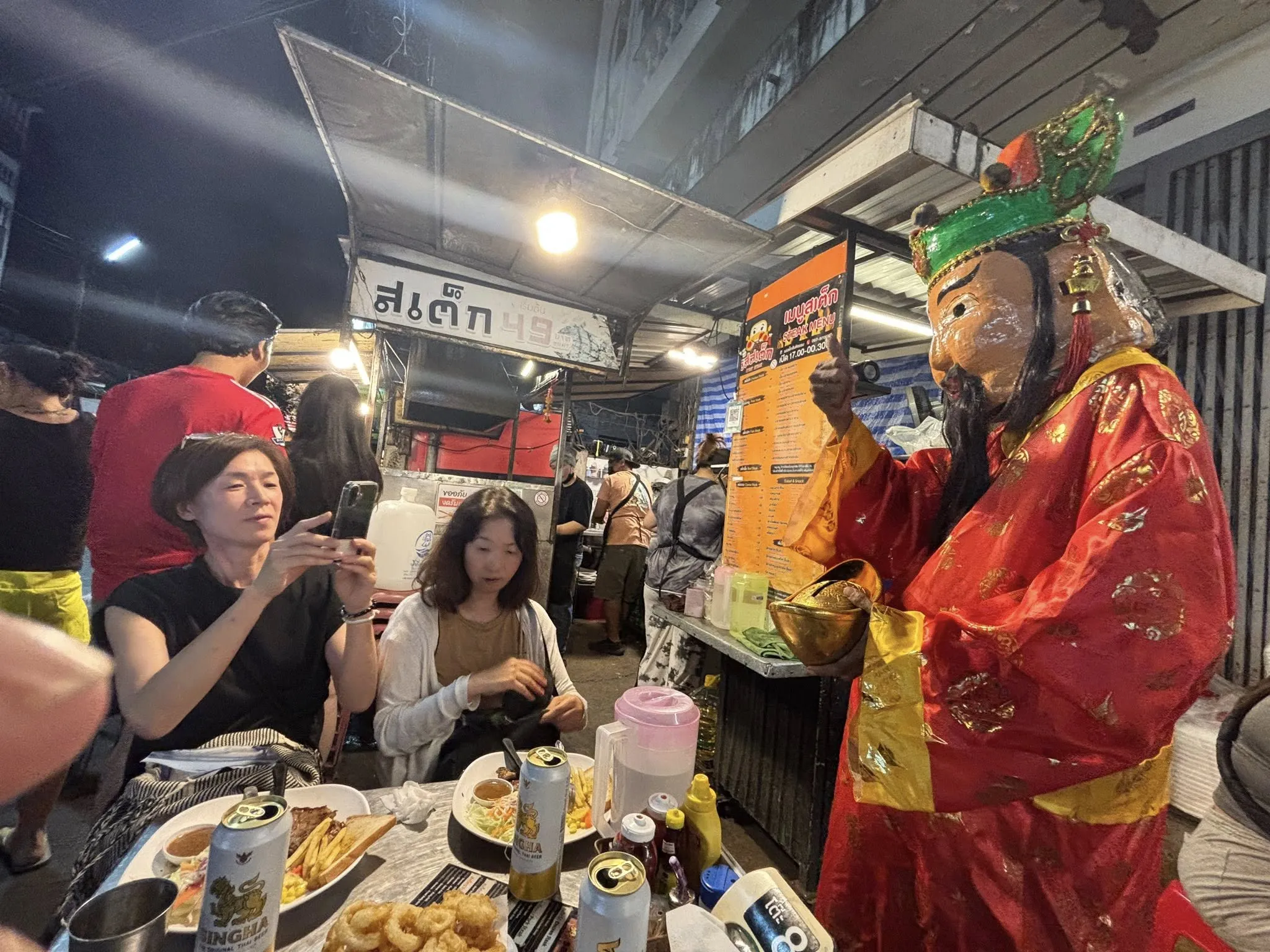 財神がステーキ屋台にやってきた