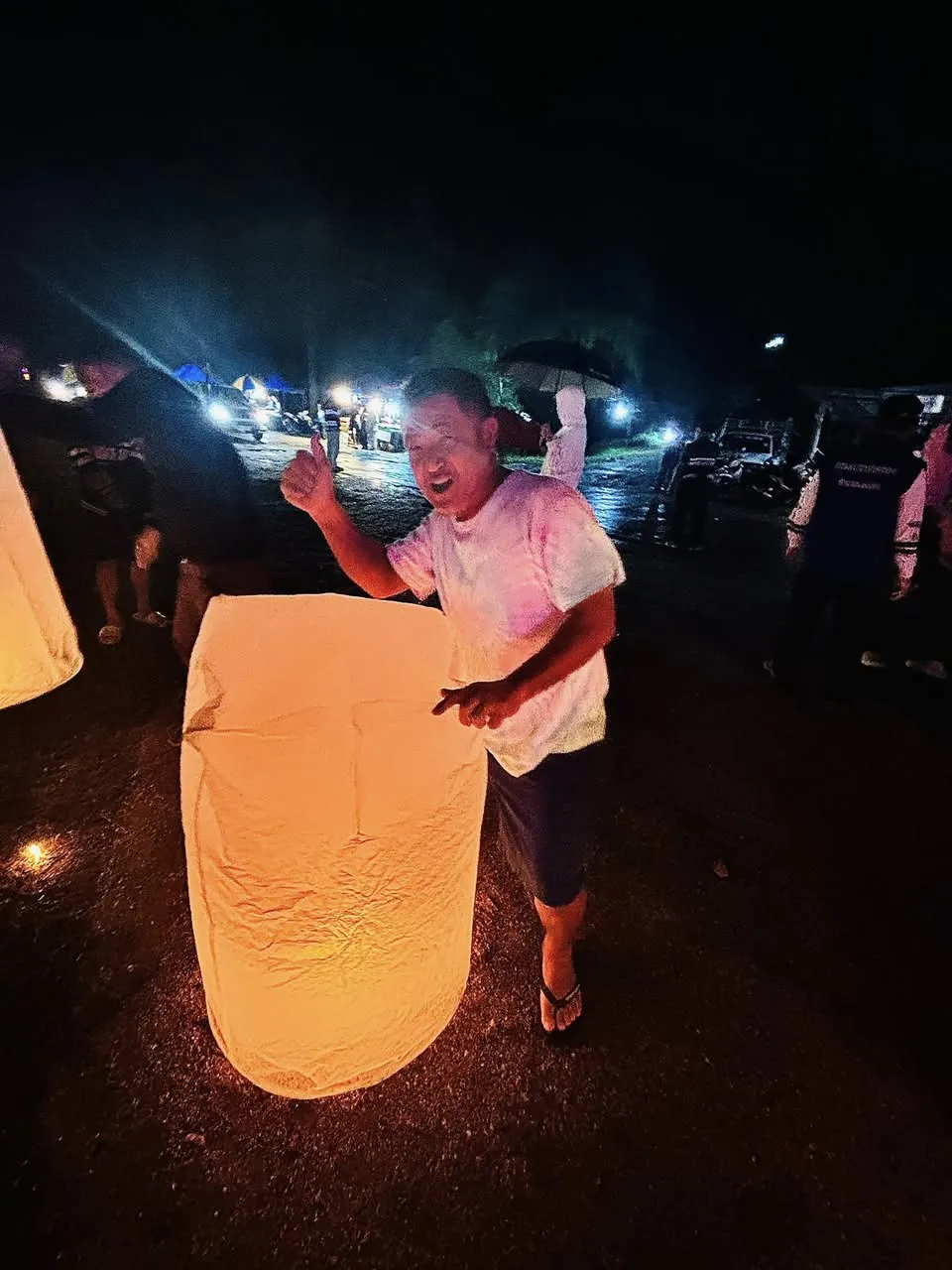 雨の中のイーペン祭り会場
