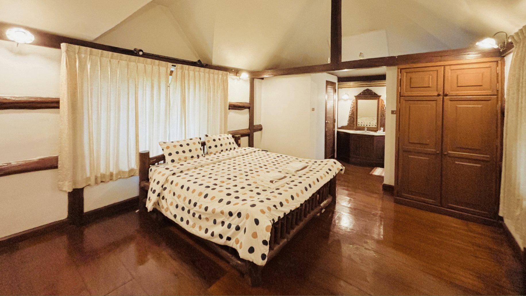 4号室 Hikari（光）